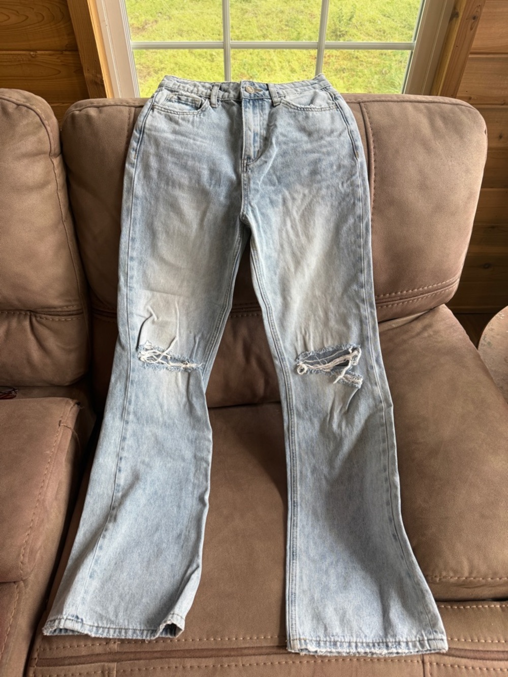 Distressed Women’s Jeans wide leg